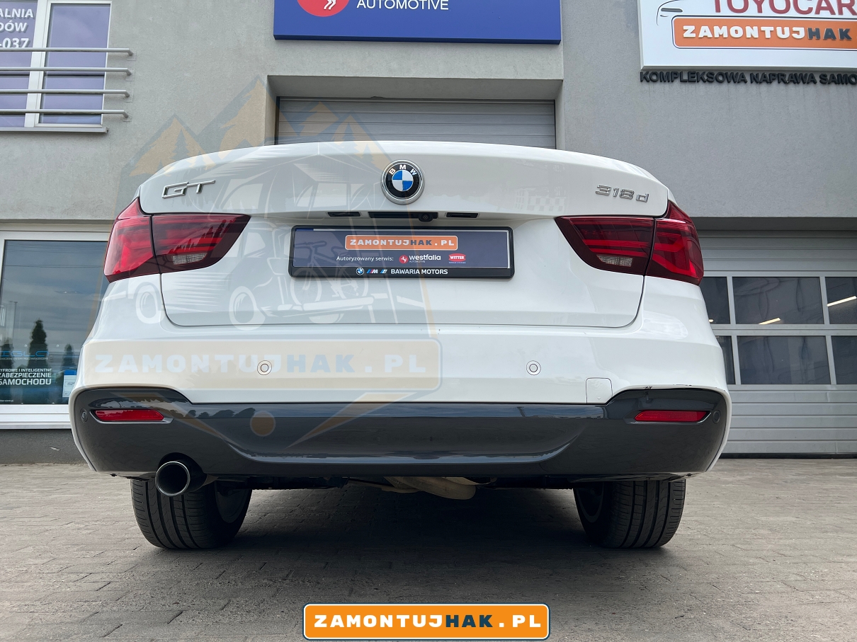 na zdjeciu pokazujemy jak wyglada hak holowniczy westfalia a40v od tylu samochodu po demontazu haka holowniczego pionowo, zamontowany w autoryzowanym seriwsie westfalia w poznaniu